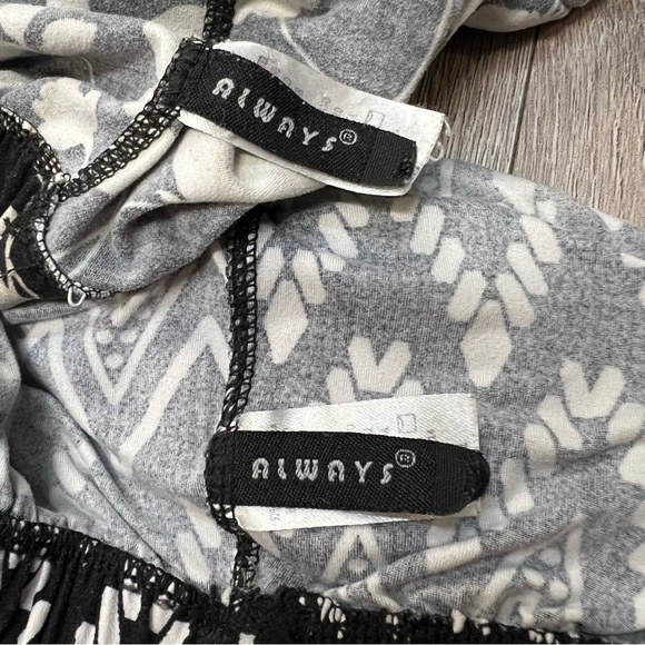 2 Pairs Always Soft Butter Leggings Black Floral Geometric Print Size Medium - Picture 13 of 14